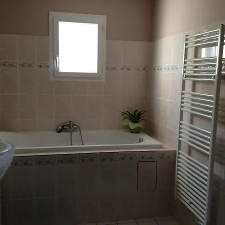 Maison Avec Ou Sans Ses Petits Du Lauzun