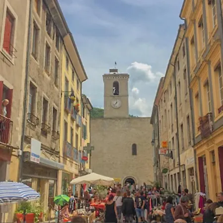 Maison Avec Ou Sans Ses Petits Du Lauzun
